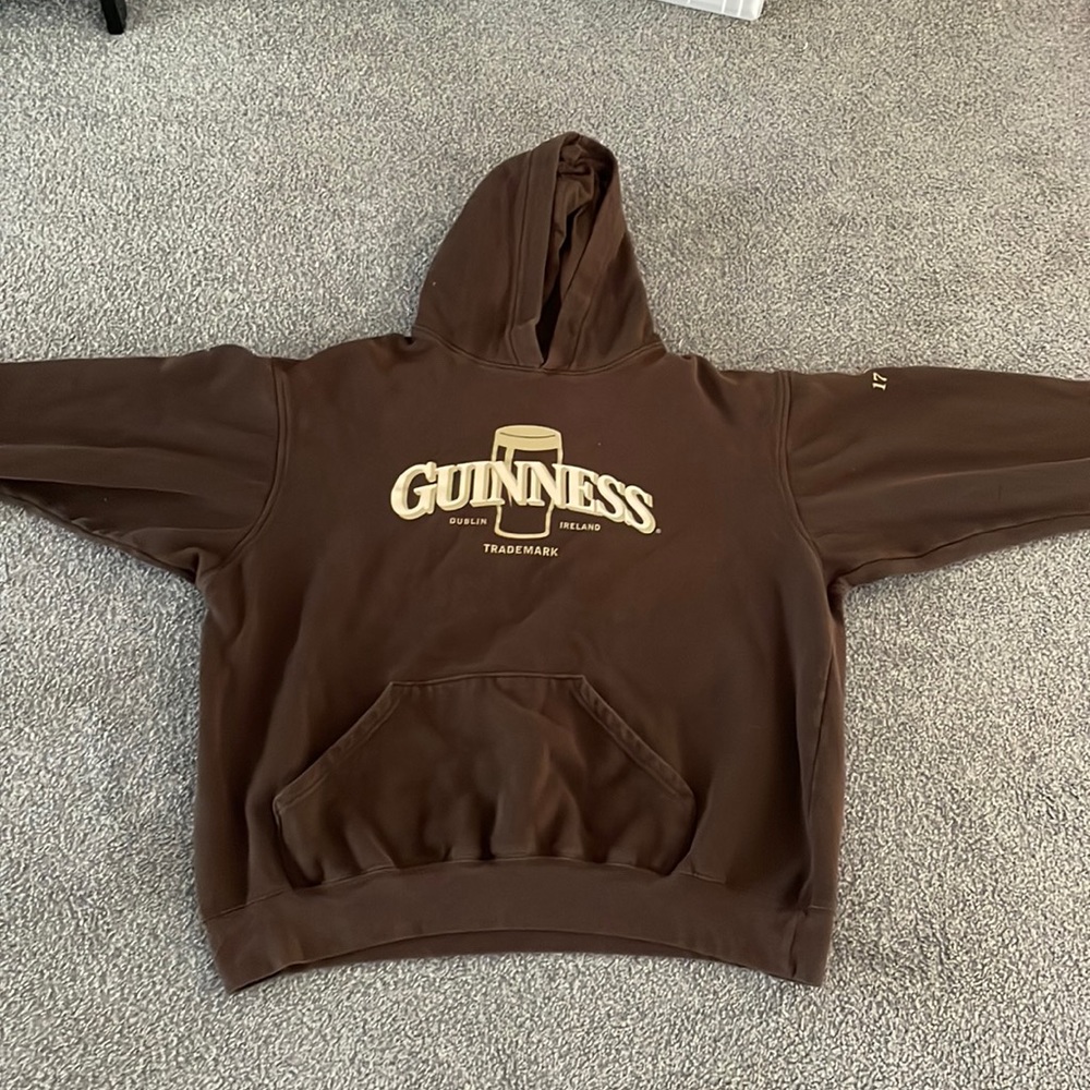 used to be my all time favorite hoodie, wanted to give it a new home:)